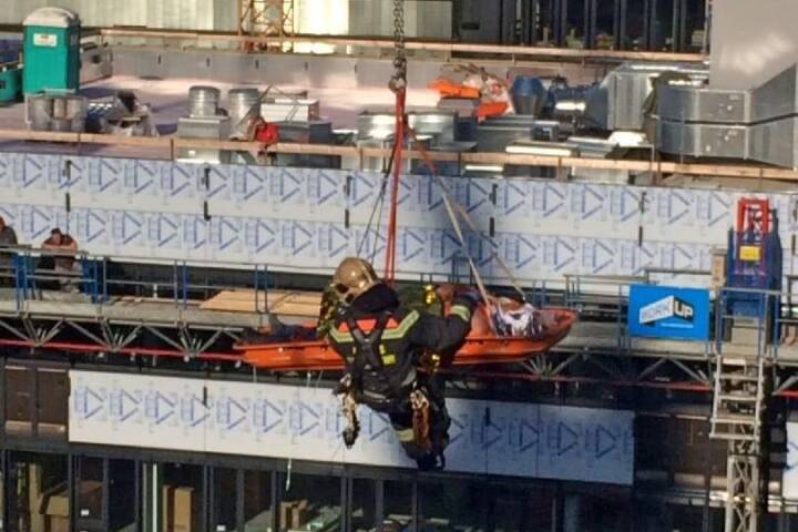 BF Wien: Bauarbeiter abgestützt