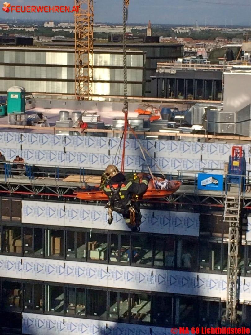 BF Wien: Bauarbeiter abgestützt