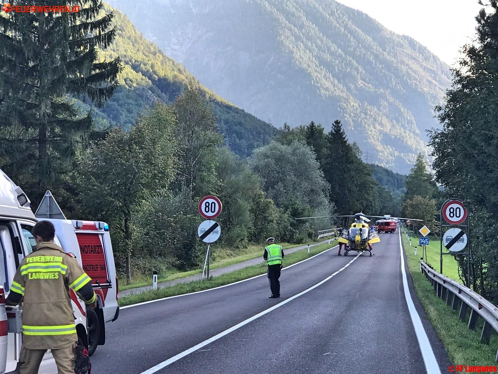 FF Langwies: Motorrad kollidierte mit Kleintransporter auf B145