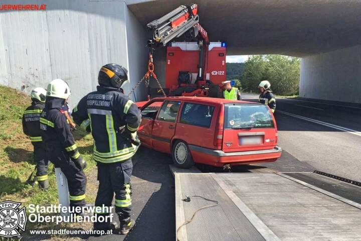 STF Oberpullendorf: Fahrzeugbergungen auf der S31 1