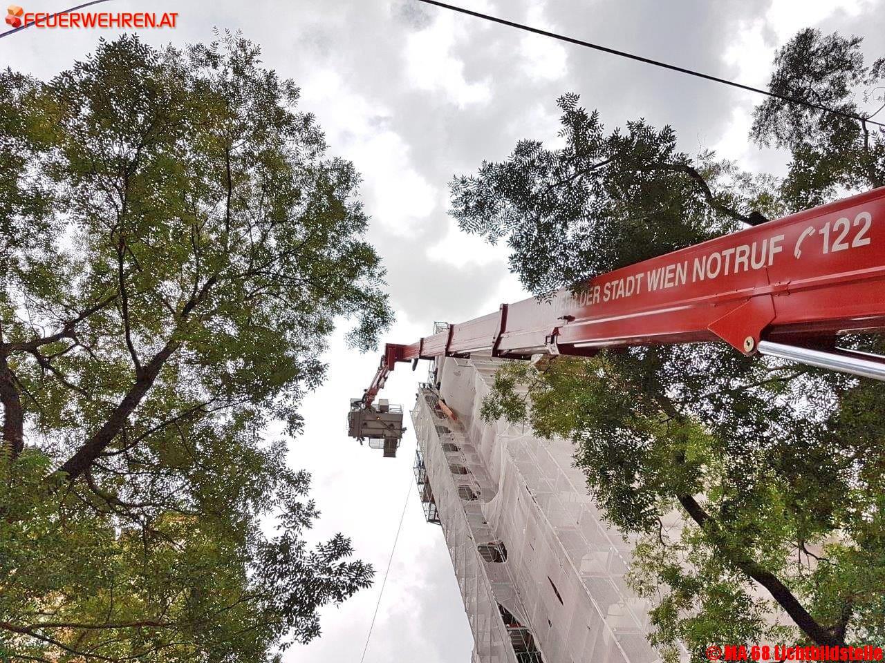 BF Wien: Bauarbeiter kollabiert