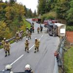 FF Bad Ischl: Sattelaufleger umgestürzt