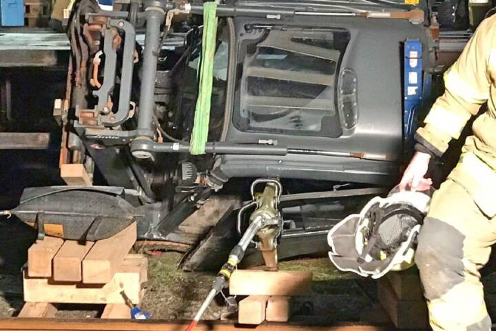 FF Langwies: Person stürzte mit Gabelstapler ab