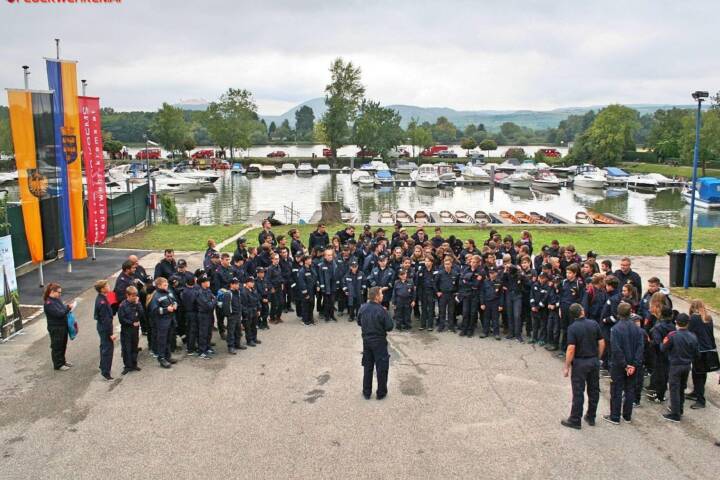 BFK Krems: Feuerwehrjugend rudert zum Fertigkeitsabzeichen