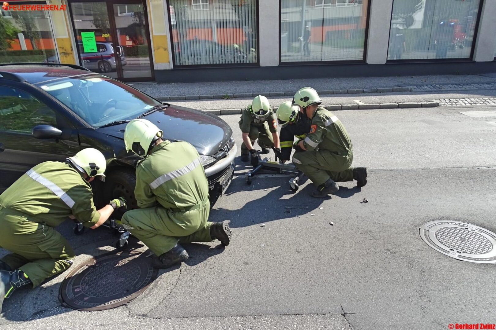 Verkehrunfall mitten in Ternitz