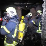 Zimmerbrand in Wohnsiedlung fordert Ternitzer Feuerwehren