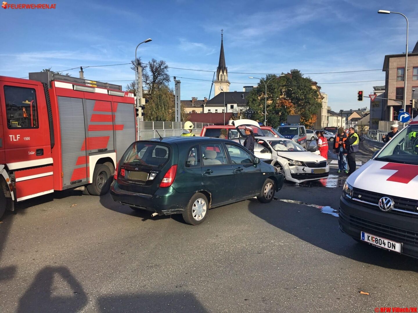 HFW Villach: Frontaler Verkehrsunfall fordert Verletzen