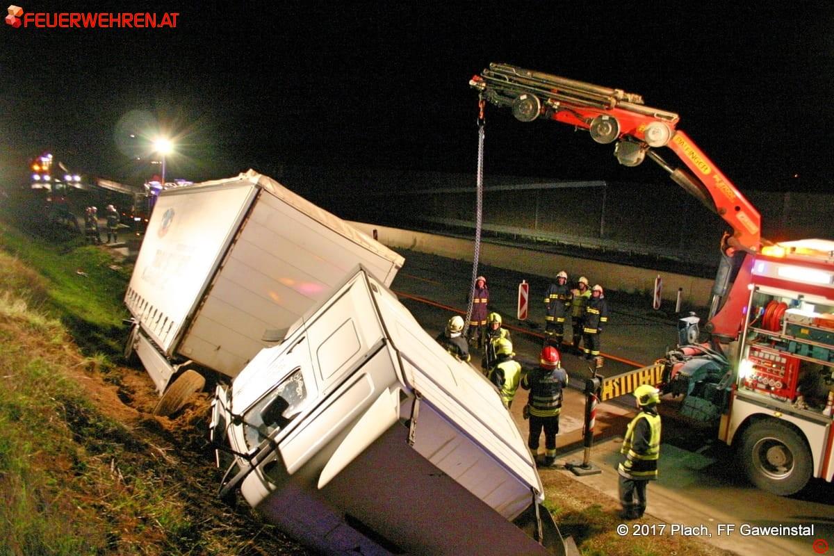 FF Gaweinstal: LKW Bergung A5