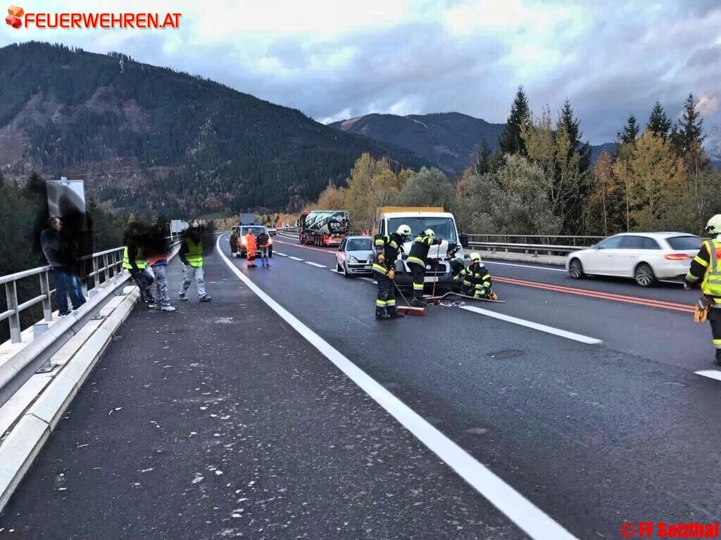 BFV Liezen A06: Verkehrsunfall mit mehreren Fahrzeugen auf der A9