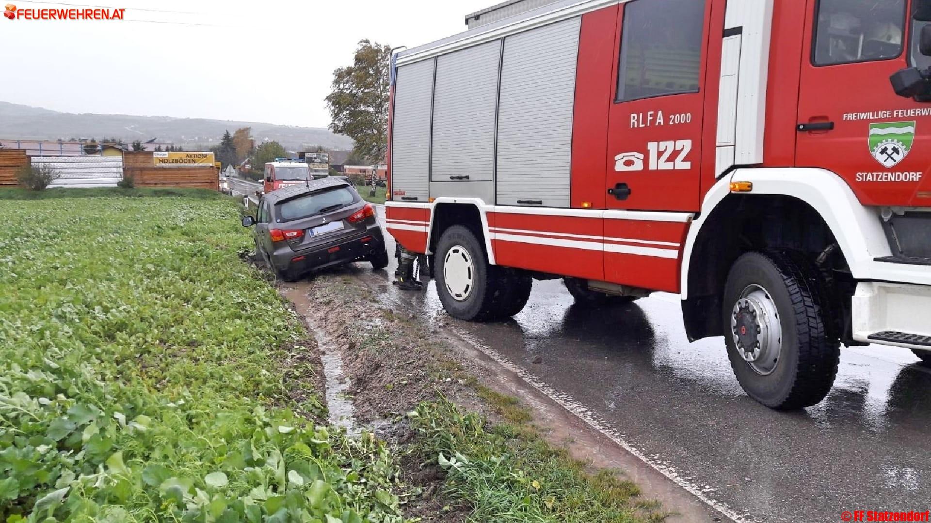 FF Statzendorf: Fahrzeugbergung am Fenstertag