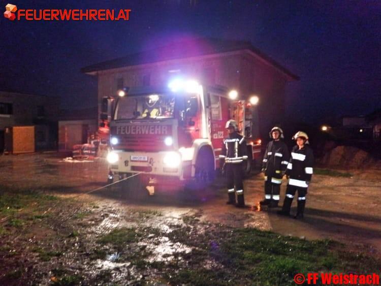 FF Weistrach: 3Achser hängen geblieben