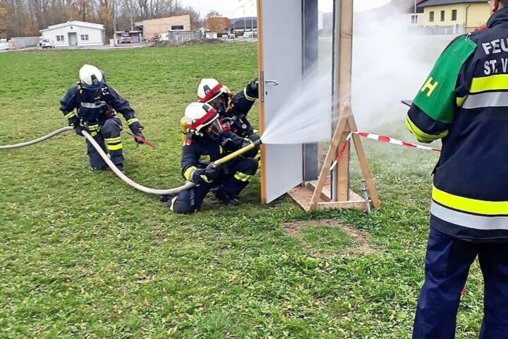 FF Unterwaltersdorf: Ausbildungsprüfung Löscheinsatz