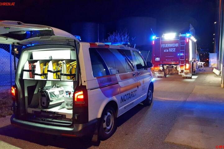 BFV Liezen A06: Menschenrettung nach schwerem Arbeitsunfall