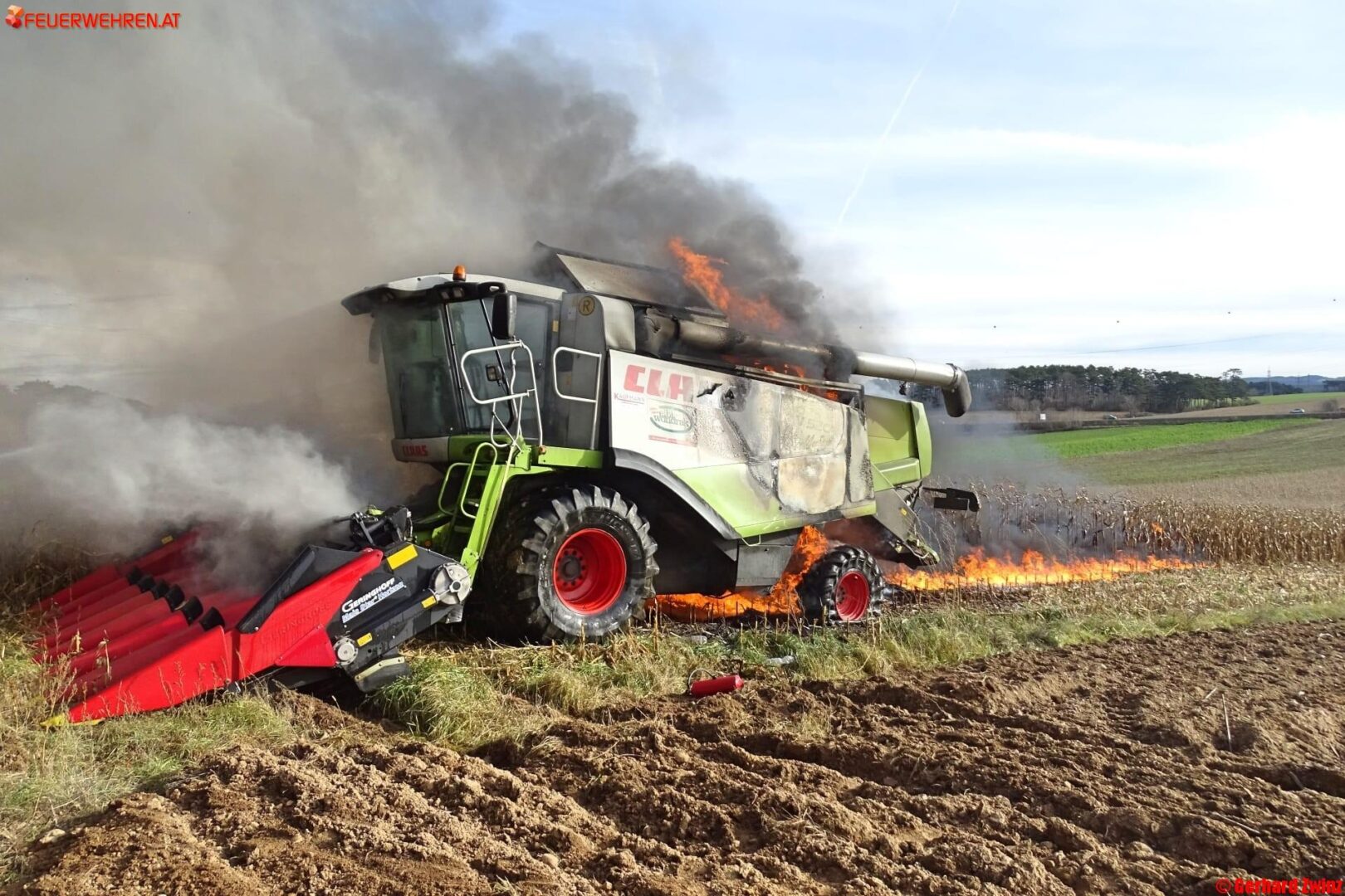 Mähdrescher stand in Vollbrand