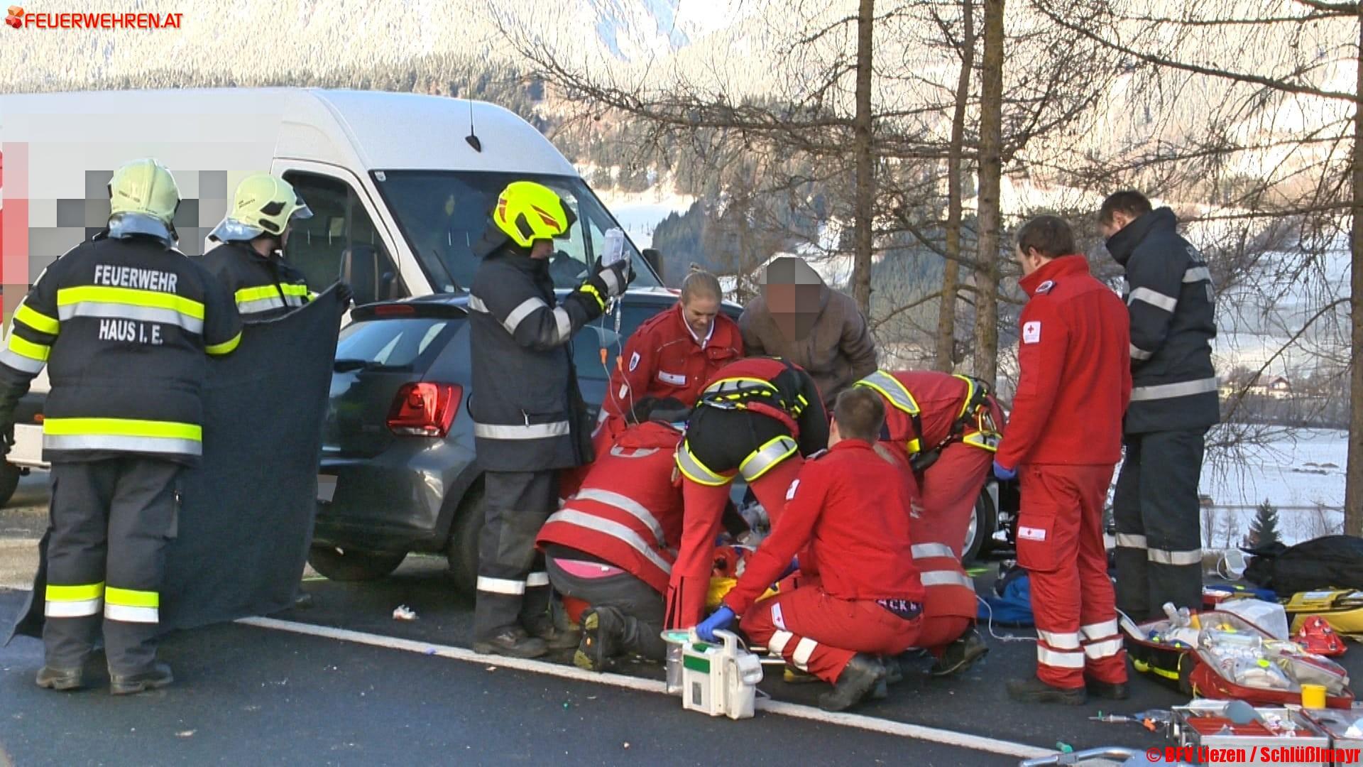 BFV Liezen: Schwerer Verkehrsunfall auf B320 bei Haus