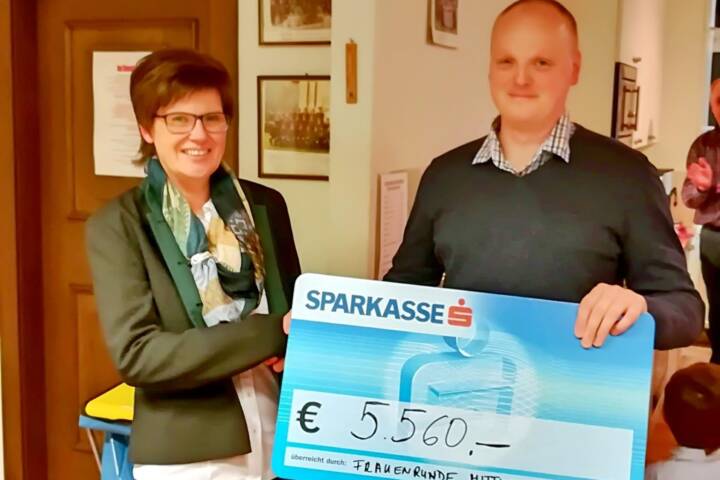 FF Bad Ischl: Spendenübergabe an die FF Mitterweissenbach