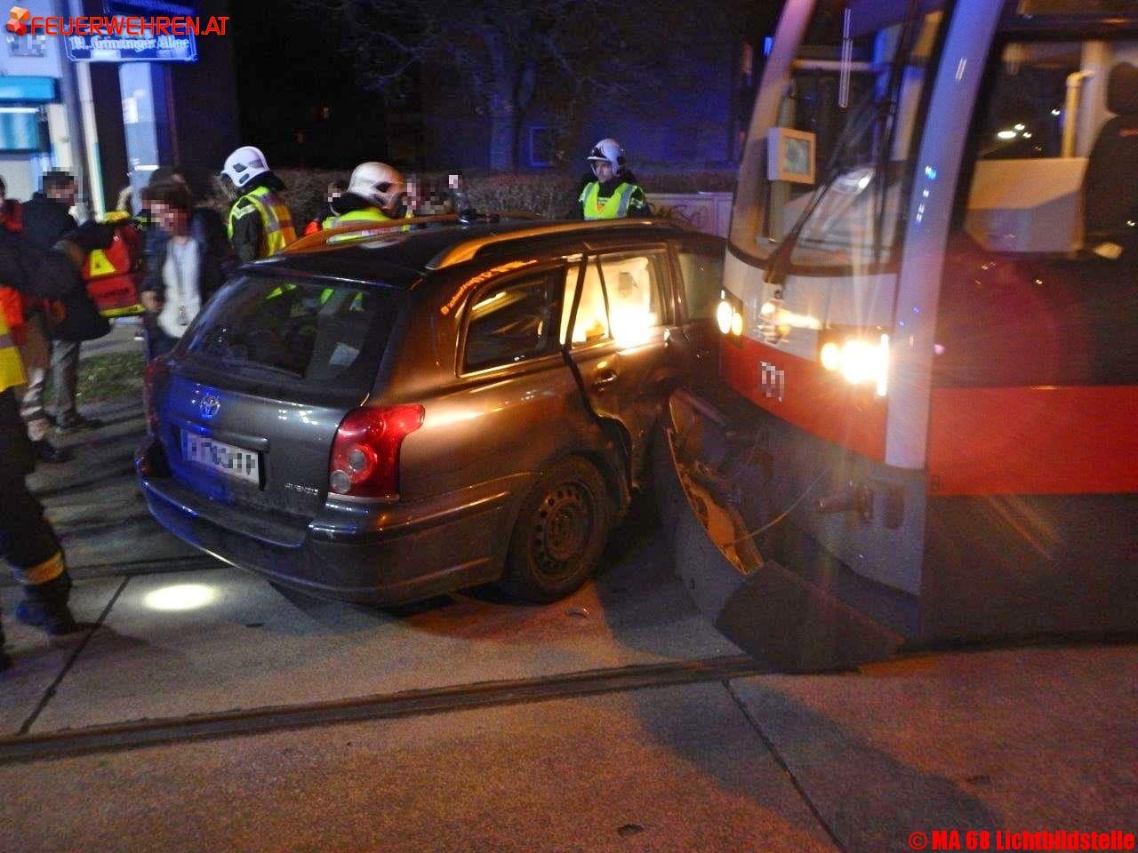 BF Wien: Verkehrsunfall in der Grinzinger Allee