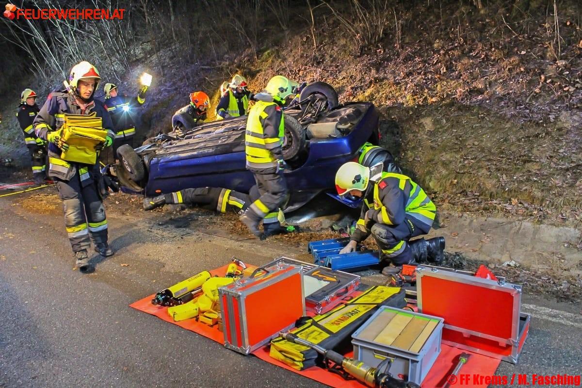 FF Krems: Verkehrsunfall auf der B218