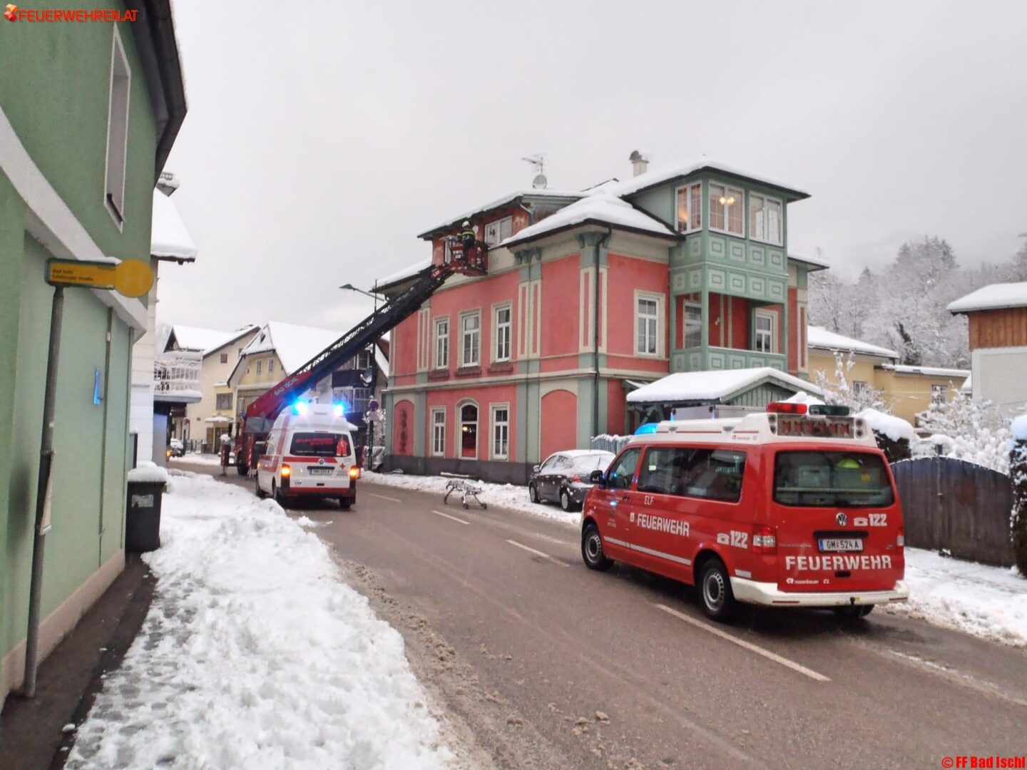 FF Bad Ischl: Personenrettung mittels Drehleiter