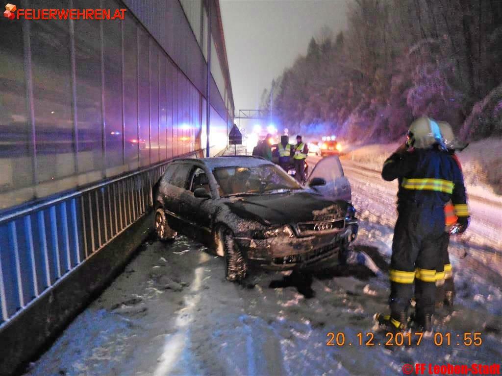 FF Leoben-Stadt: Verkehrsunfall und Fahrzeugbergung