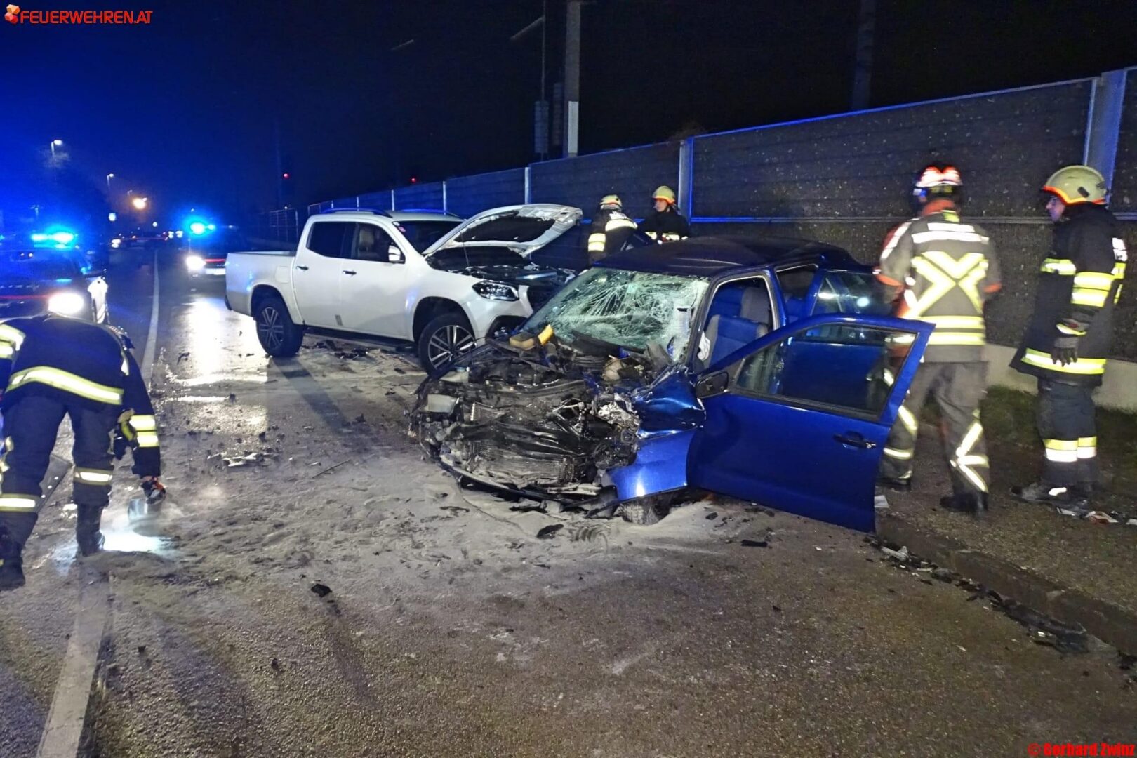 Schwerer Verkehrsunfall mit zwei Verletzten
