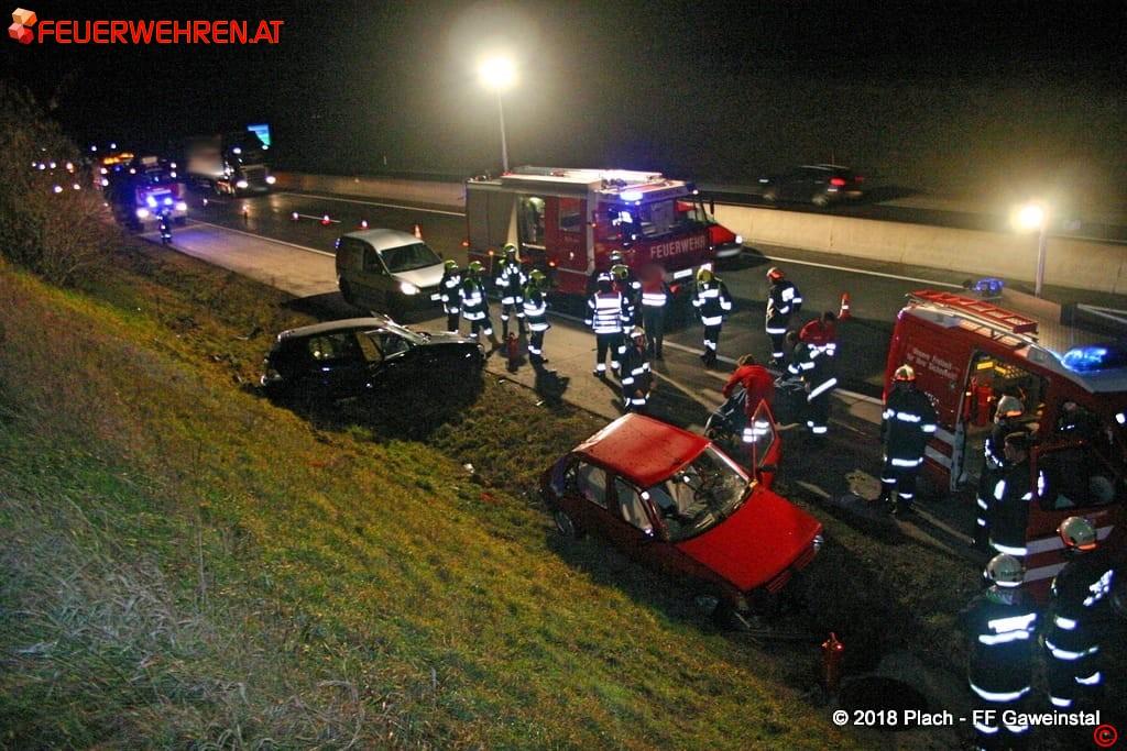 FF Gaweinstal: Verkehrsunfall A5 mit Menschenrettung