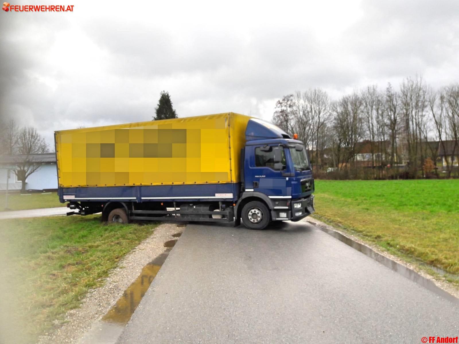 FF Andorf: LKW Bergung in Andorf