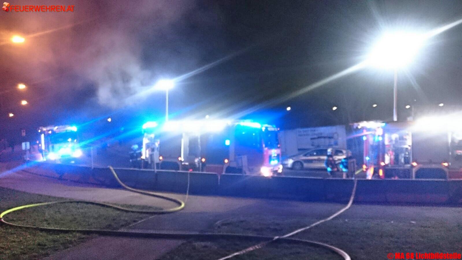 BF Wien: Brennende Hütte