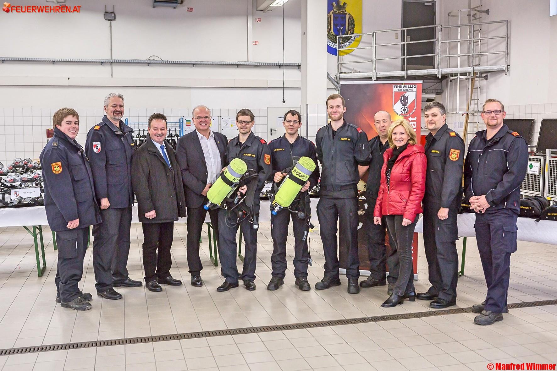 FF Krems: Neue Atemschutzausrüstung in Dienst gestellt