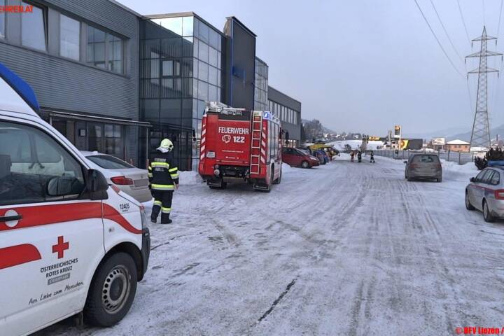 BFV Liezen: Fertigteilwand auf Arbeiter gestürzt