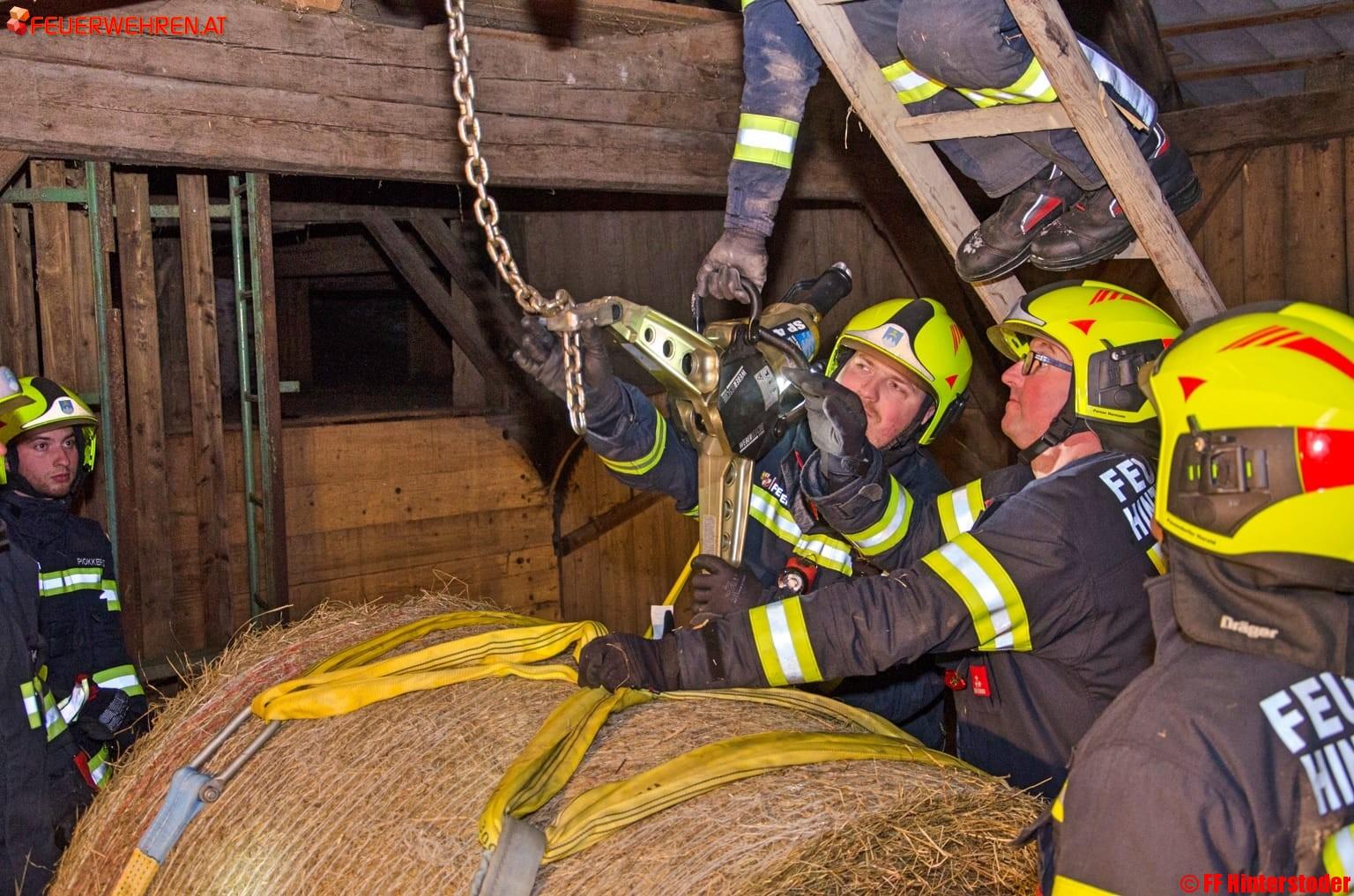 FF Hinterstoder: Hydraulischer Spreizer einmal anders verwendet
