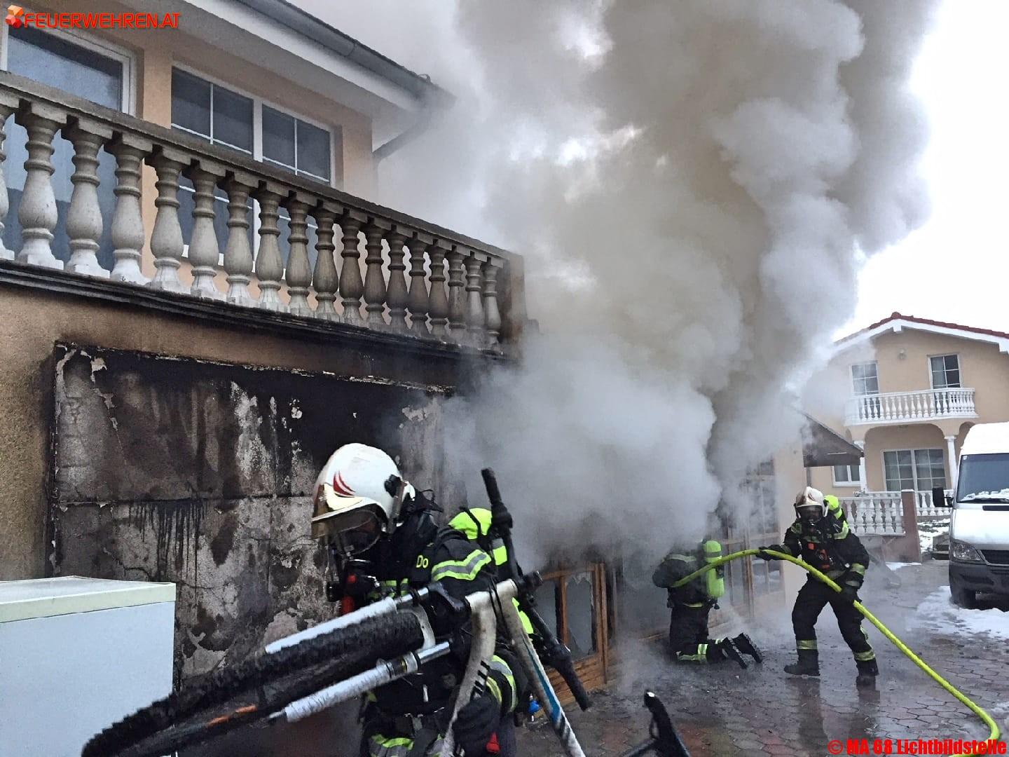 BF Wien: Wien Essling – Brand in Mehrparteienhaus