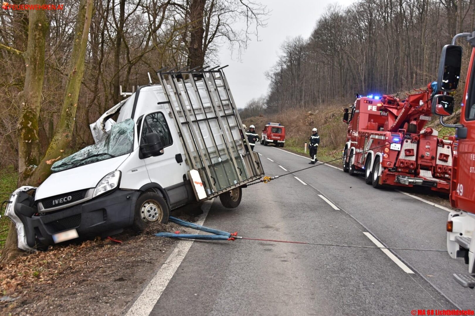 BF Wien: Schwerer Verkehrsunfall in Wien-Kalksburg