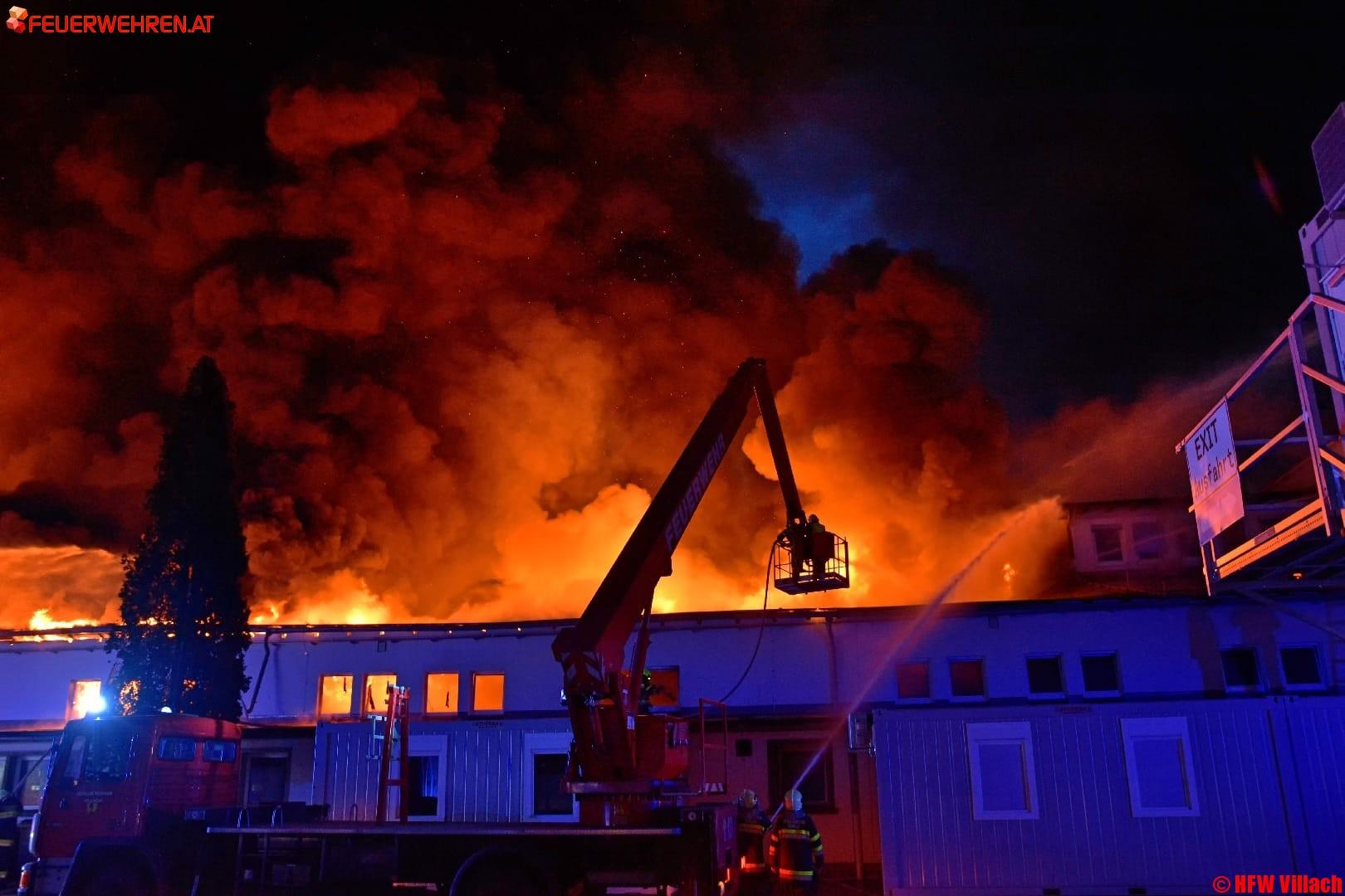 HFW Villach: Industriehallenbrand in Villach