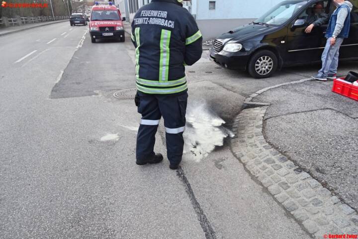 Ternitz: Ölaustritt nach Motorschaden