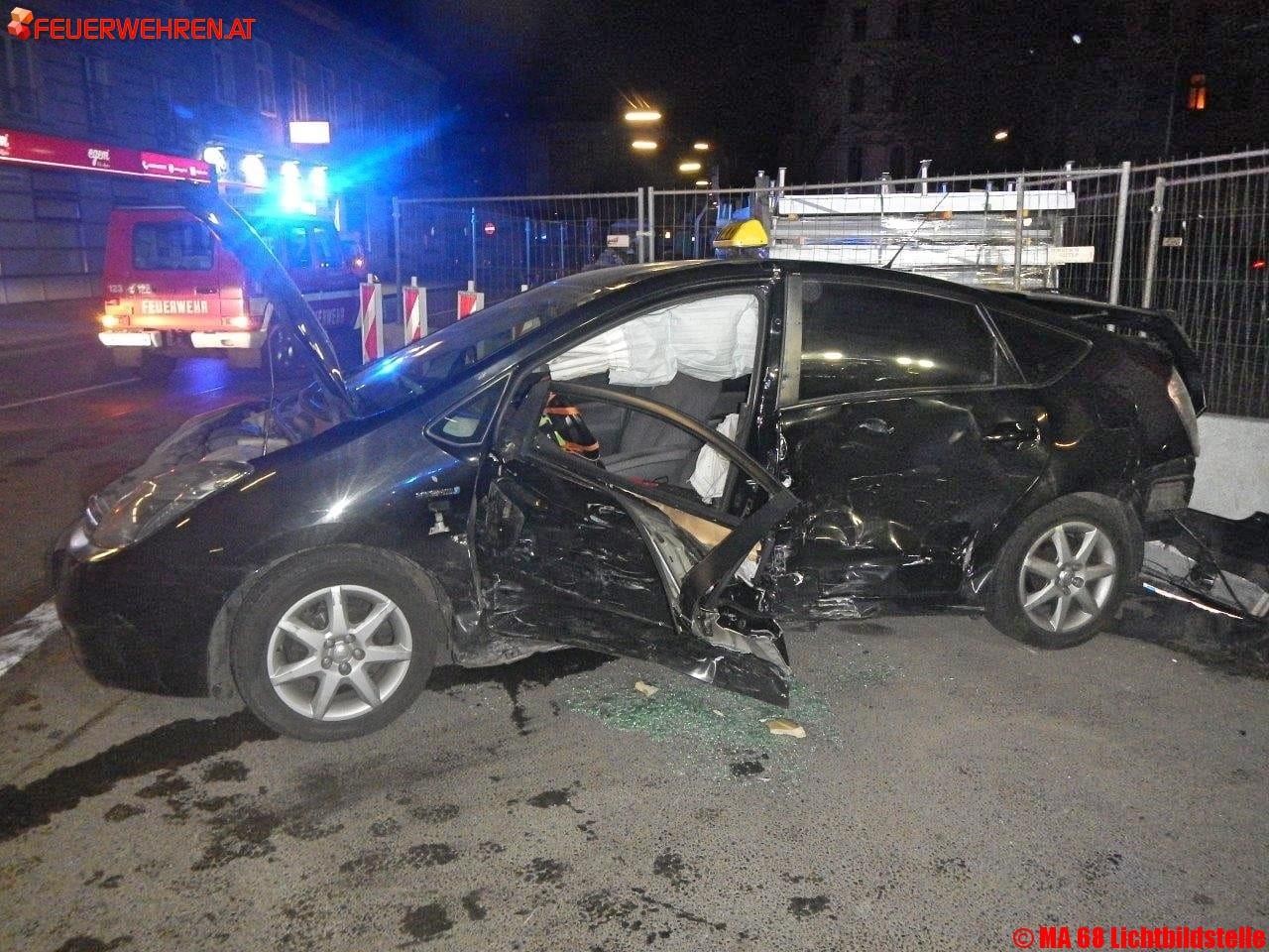 BF Wien: Zwei Verletzte nach Verkehrsunfall in Wien-Favoriten