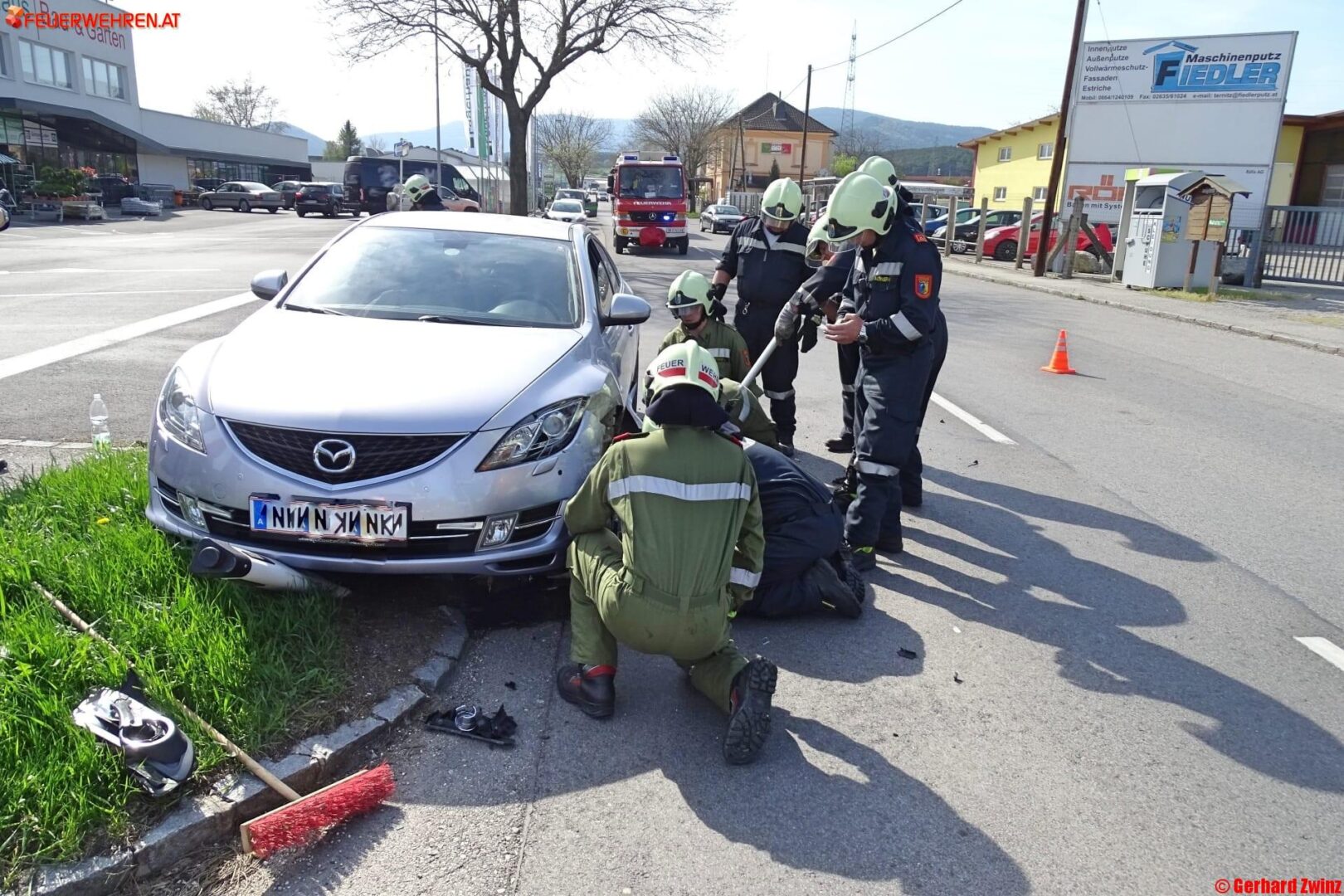 Bezirk Neunkirchen: Verkehrsunfall beim Lagerhaus Ternitz