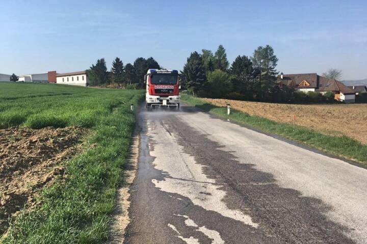 FF Statzendorf: Schadstoffeinsatz auf der L5015