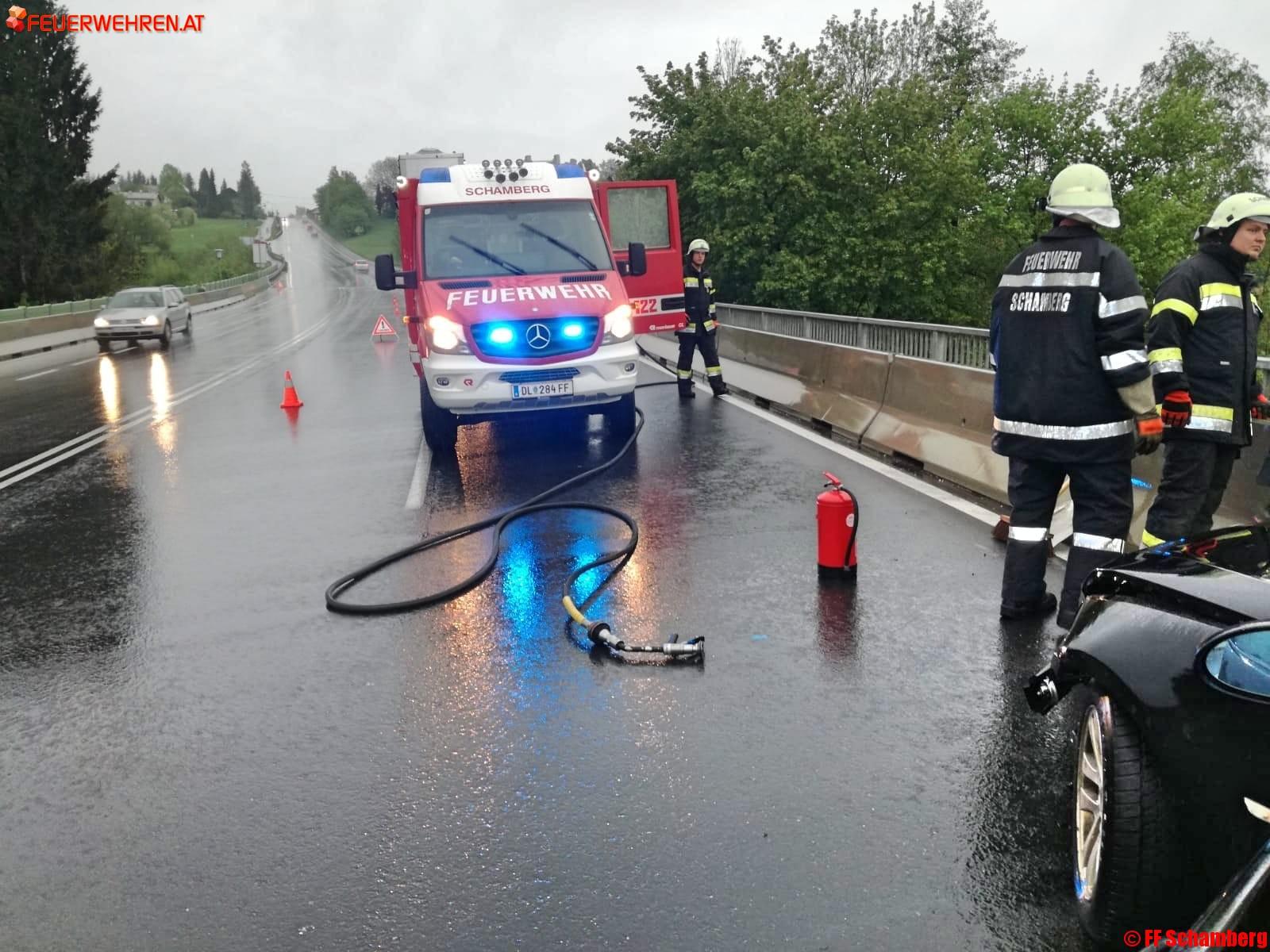 BFVDL: Fahrzeug kollidierte mit Leitplanke