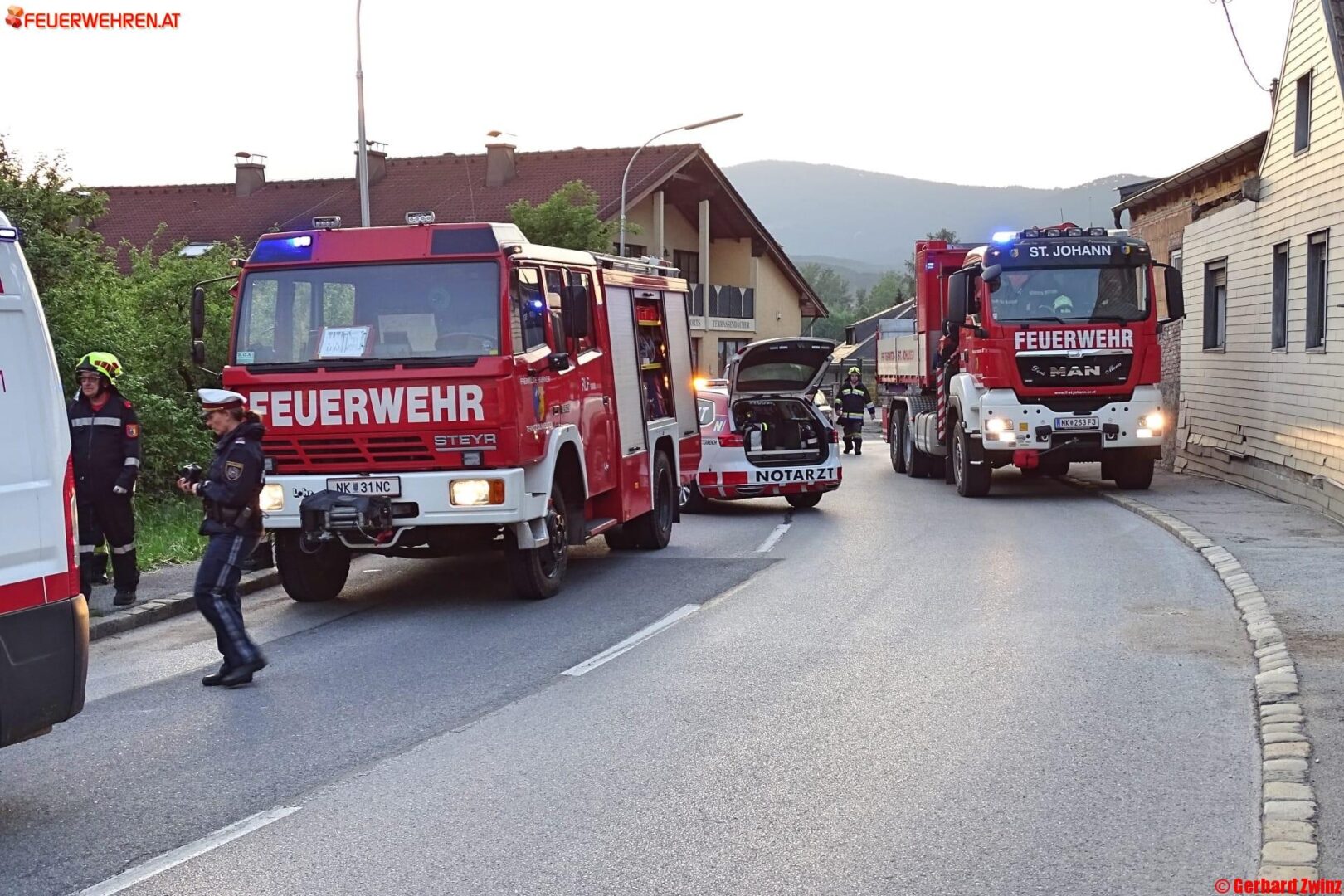 Bezirk Neunkirchen: Lenkerin bei Verkehrsunfall verletzt
