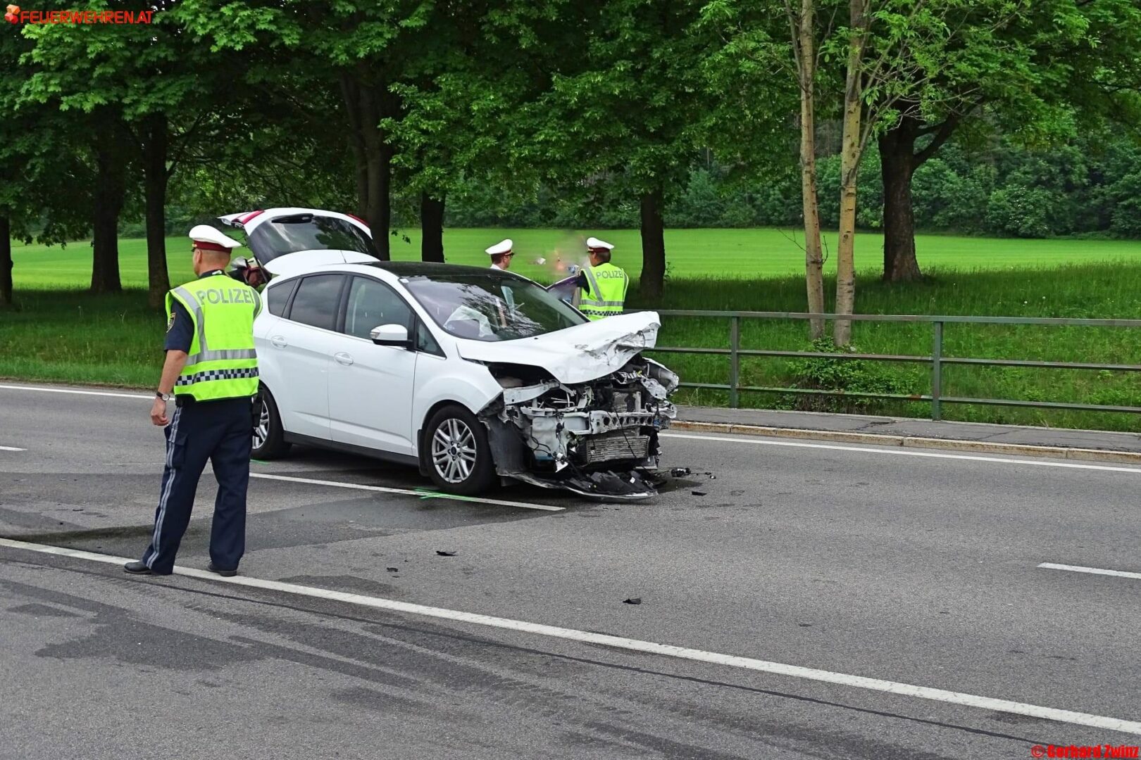 Bezirk Neunkirchen: Verkehrsunfall mit drei PKW