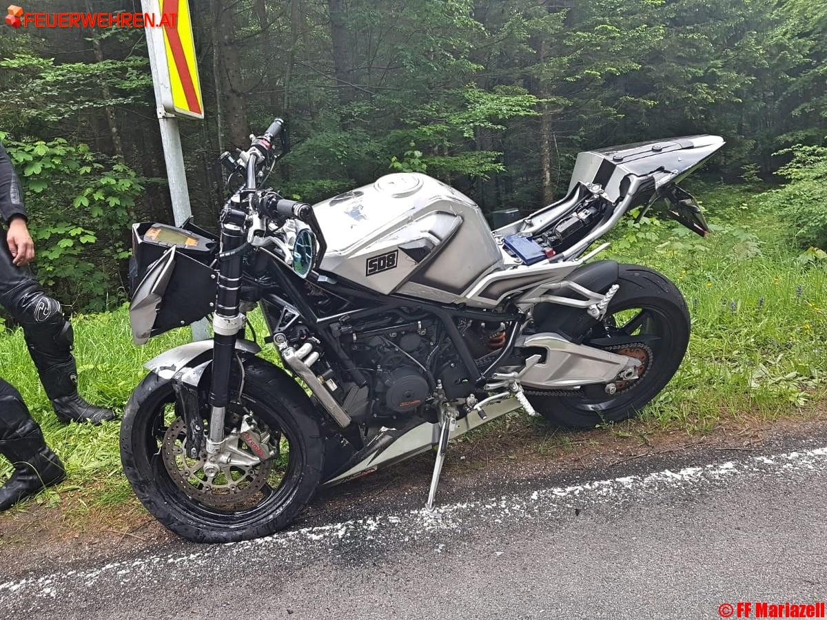 FF Mariazell: Motorrad gegen PKW