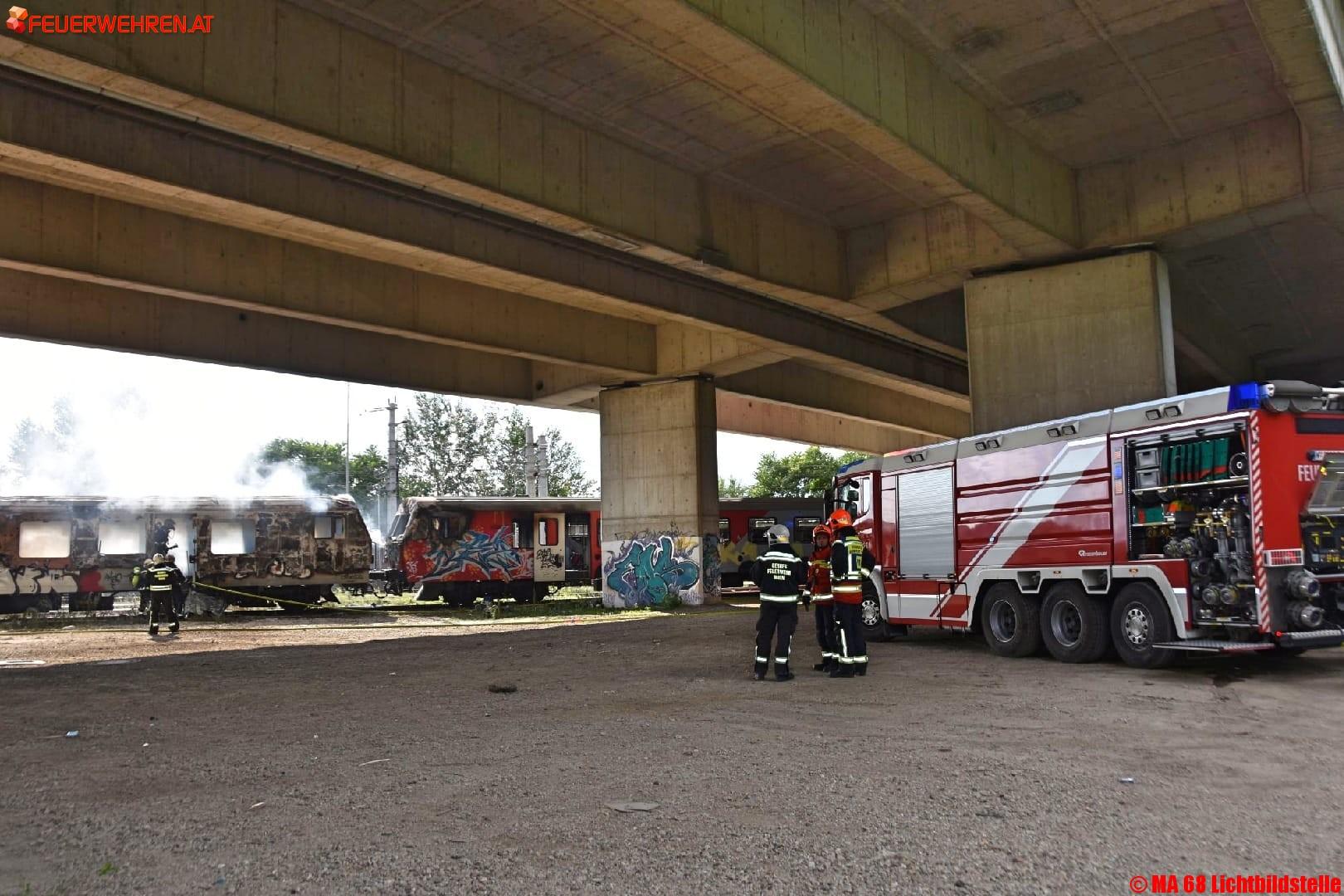 BF Wien: Brand eines Schienenfahrzeuges