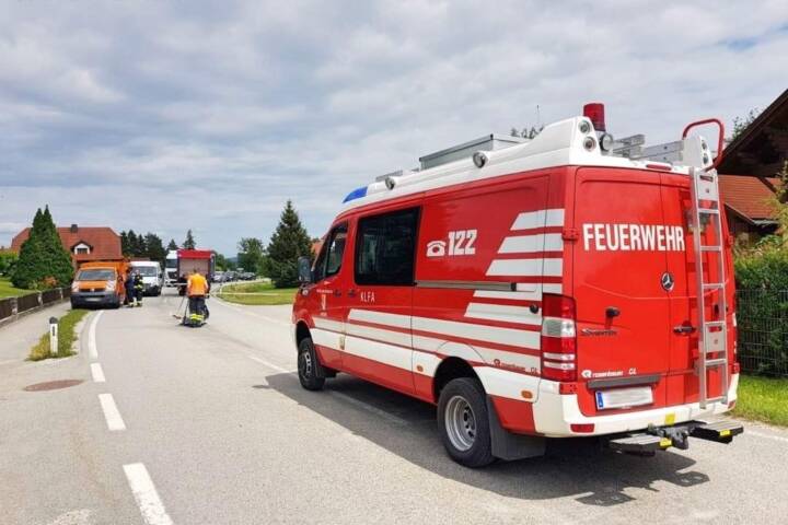 FF Andorf: Massive Ölspur durch Gemeindegebiet