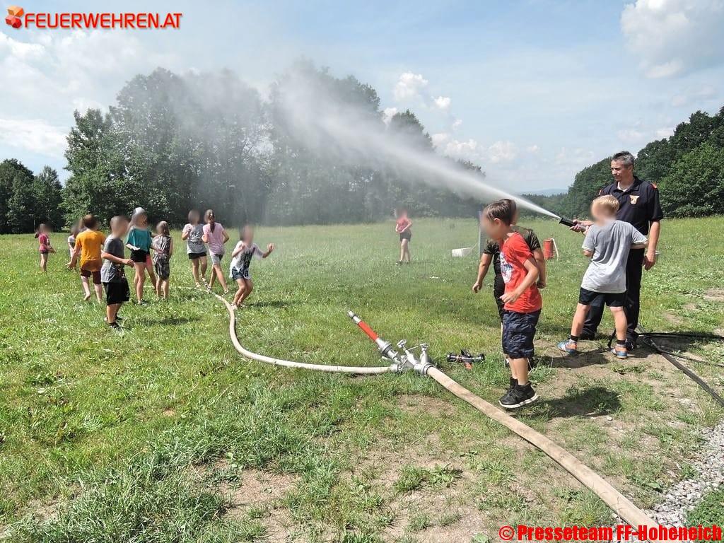 BFKDO Gmünd: Feuerwehr zu Gast bei der Volksschule