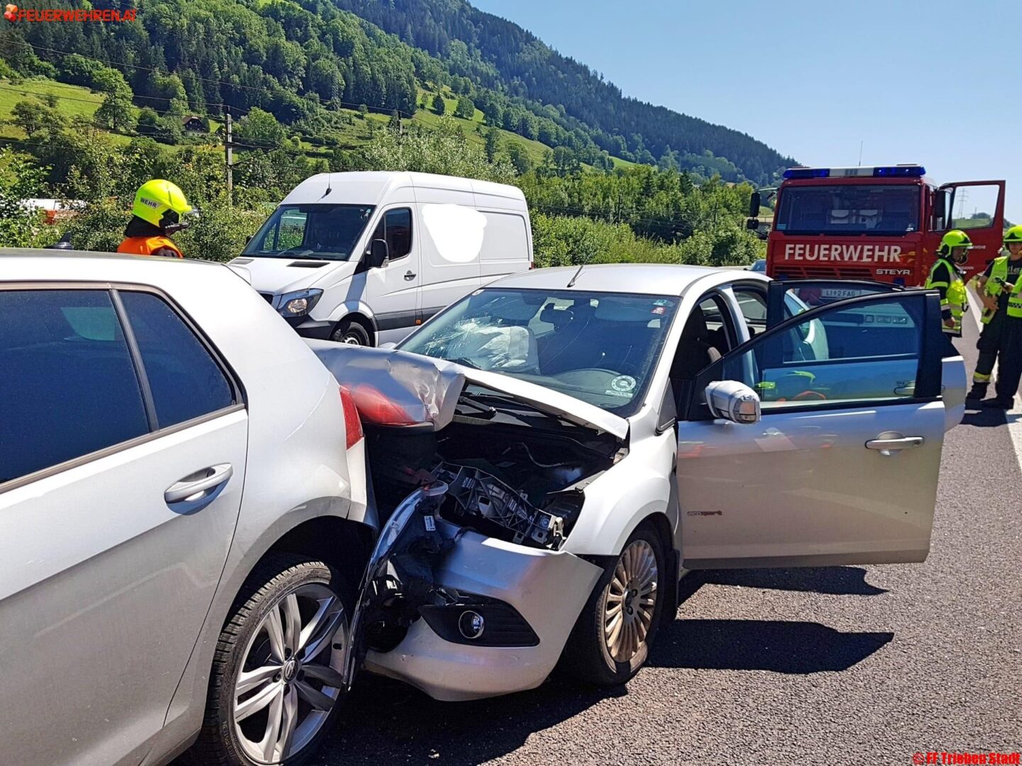 BFV Liezen A06: Auffahrunfall auf der A9 vor dem Selzthaltunnel