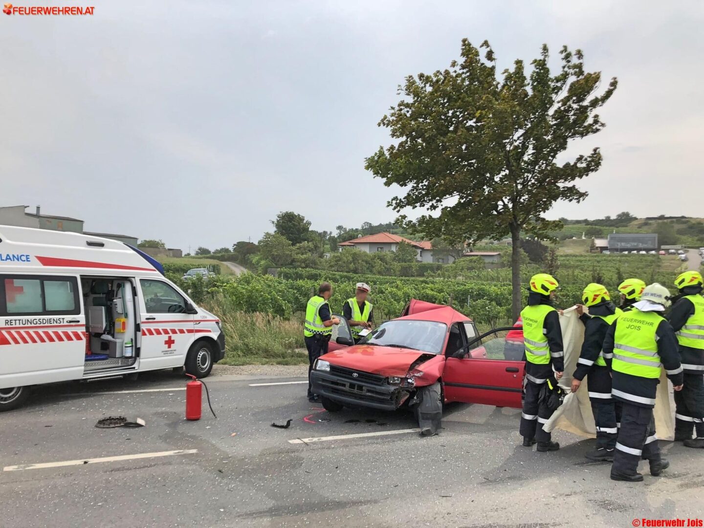 FF Jois: Verkehrsunfall mit eingeklemmter Person