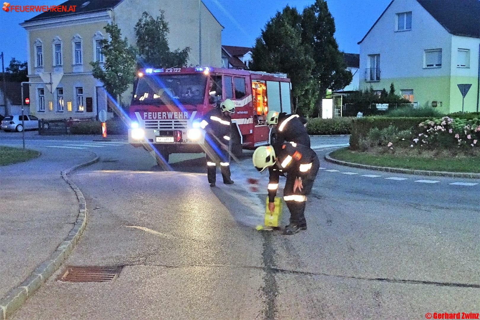 Feuerwehr rückte zur Ölspur an