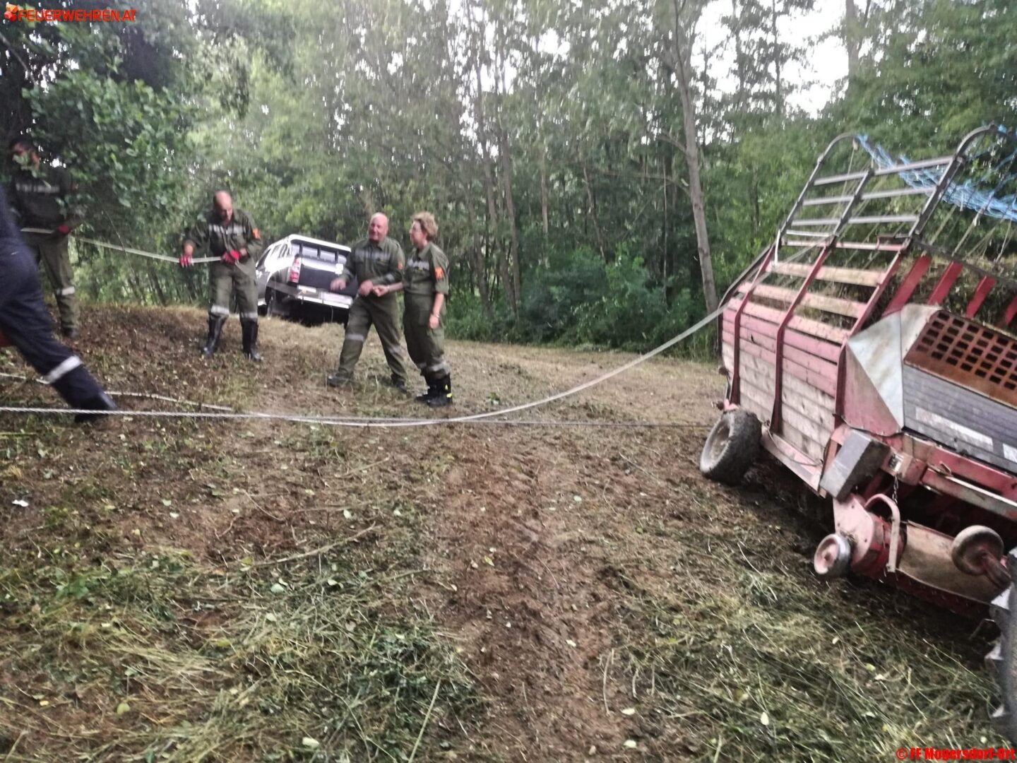 FF Mogersdorf-Ort: Ladewagenbergung in Maria Bild