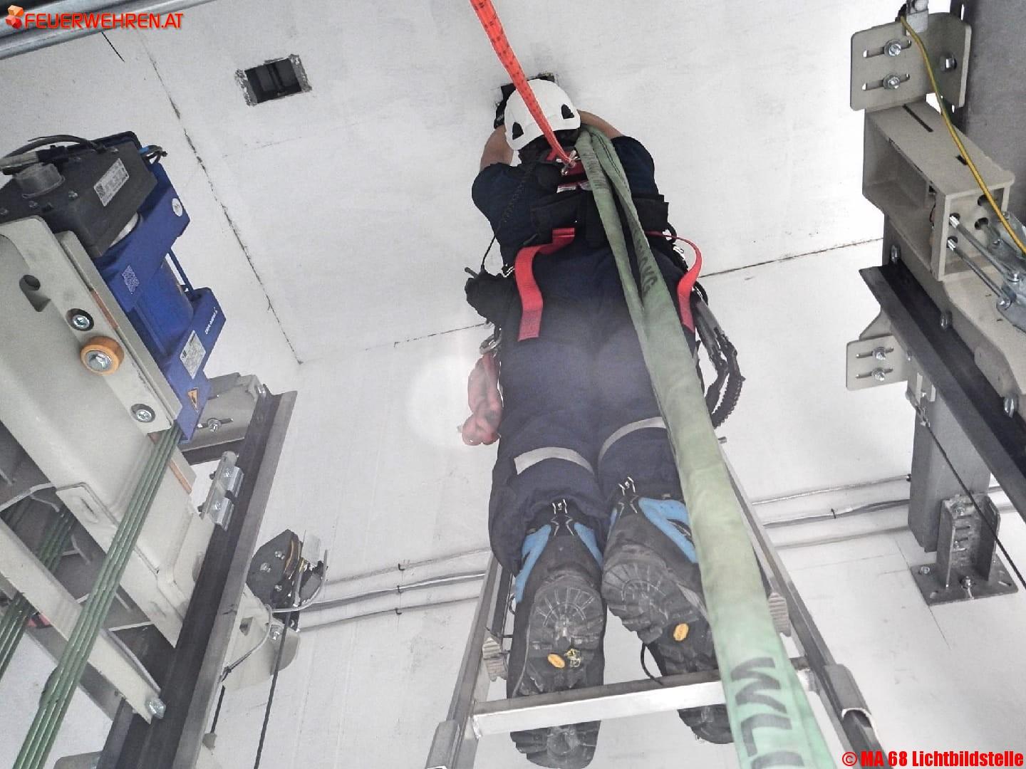 BF Wien: Großeinsatztag für die Höhenretter